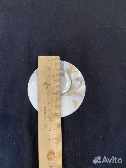 Брошь натуральный перламутр б/у