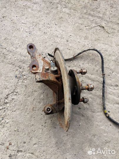 Поворотный кулак Митсубиси Динго правый CQ2A