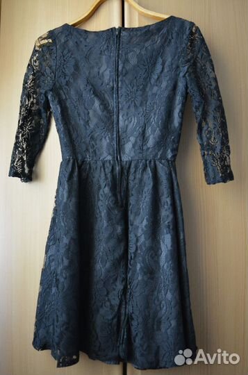 Вечернее платье до колен темно-синего цвета