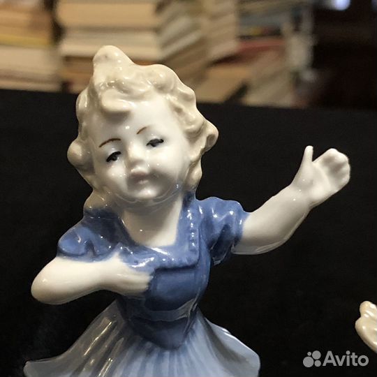 Статуэтка девочка с щенком ГДР