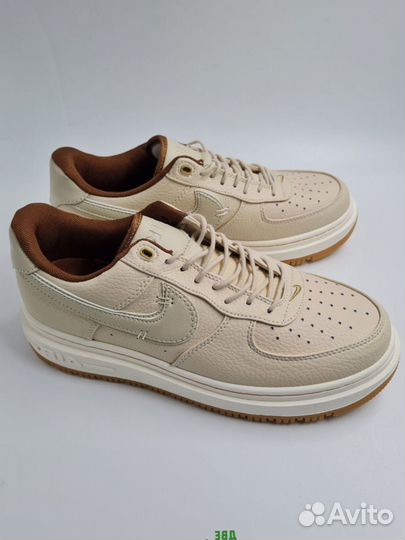 Nike Air Force 1 Luxe