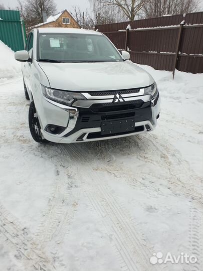 Mitsubishi Outlander 2.0 CVT, 2022, 17 км