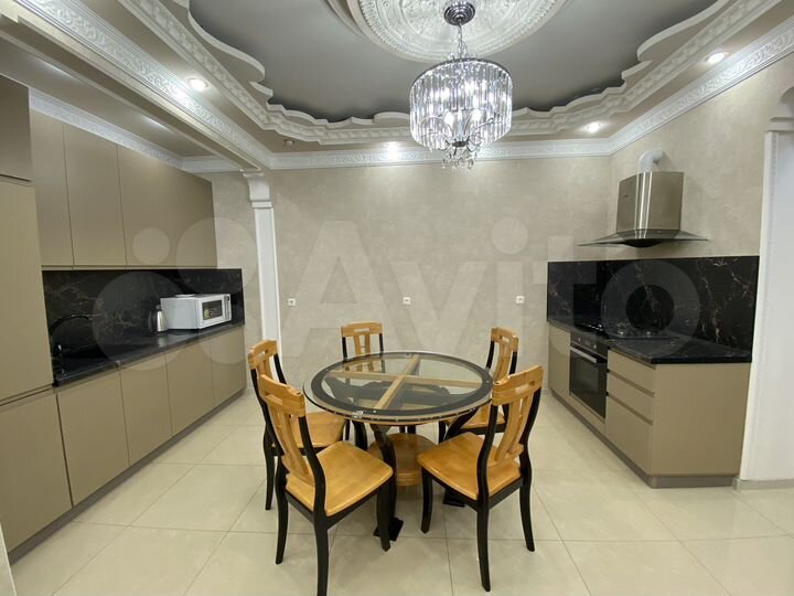 3-к. квартира, 130 м², 4/8 эт.