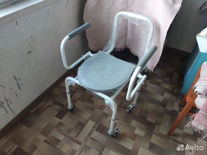 Санитарный стул туалет на колесах