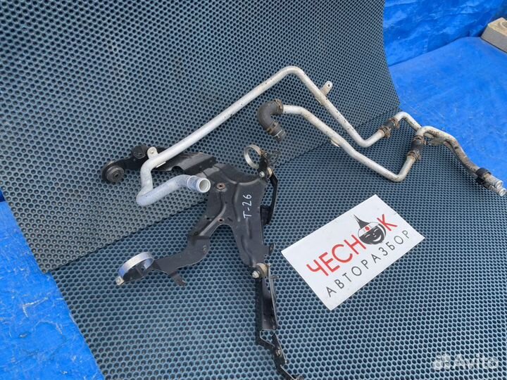 Кронштейн компрессора кондиционера VW Touareg GP