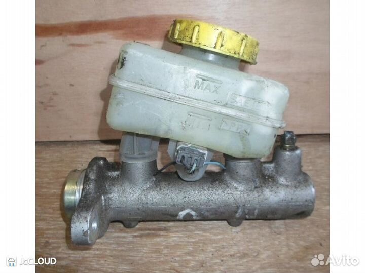 Главный тормозной цилиндр на nissan rnessa N30 SR2