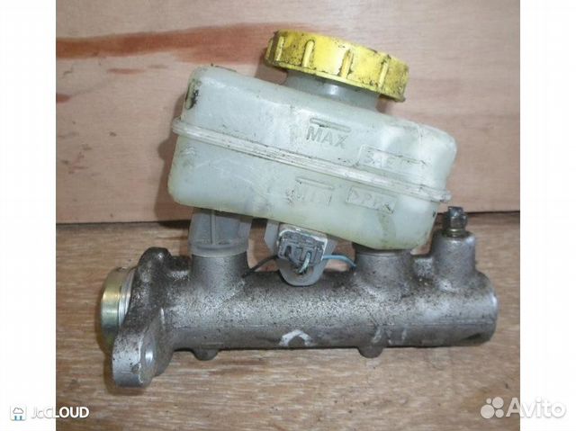 Главный тормозной цилиндр на nissan rnessa N30 SR2