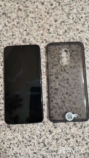 Телефон OnePlus 6T в очень хорошем состоянии