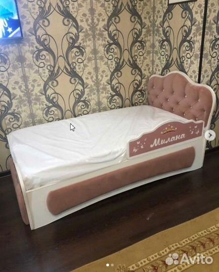 Детская кровать с мягким изголовьем