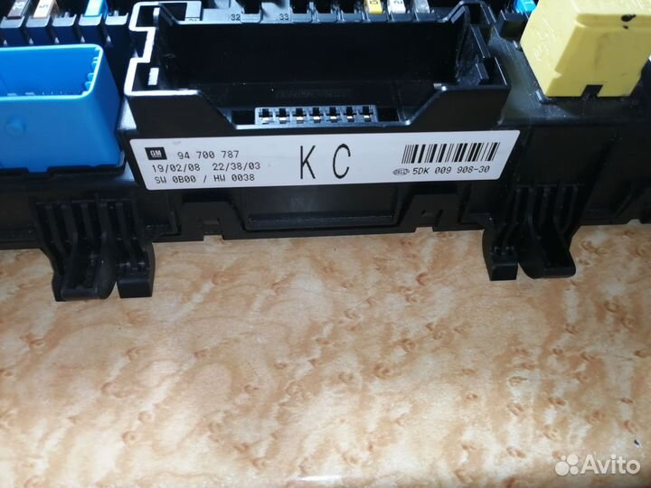 Салонный блок предохранителей опель Астра аш