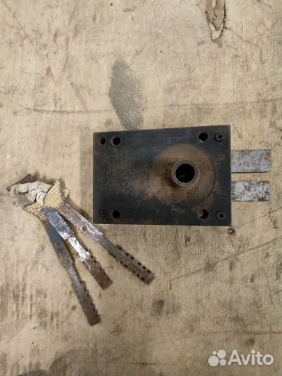 Замок гаражный реечный