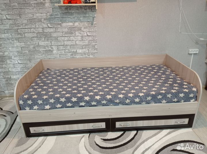 Продаю две одинаковые односпальные кровати