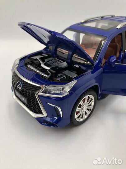 Модель автомобиля Lexus LX 570 металл