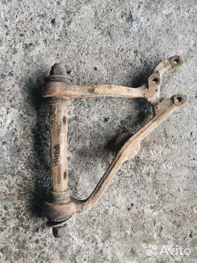 Рычаг передней подвески верх прав лев Нива 2121