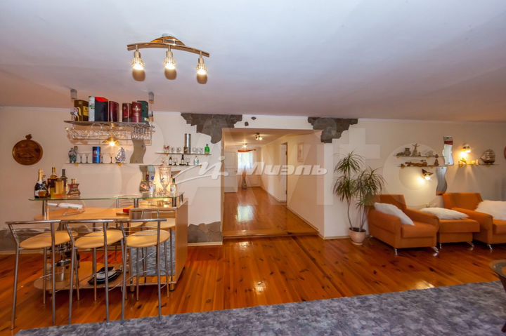 Дом 340 м² на участке 6 сот.