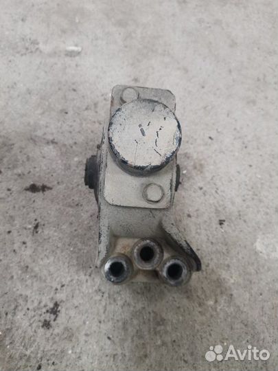 Подушка двигателя правая Hyundai Sonata седан