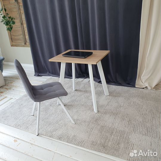 Компьютерный стол Ник Дуб 70*60 см. Белые ножки