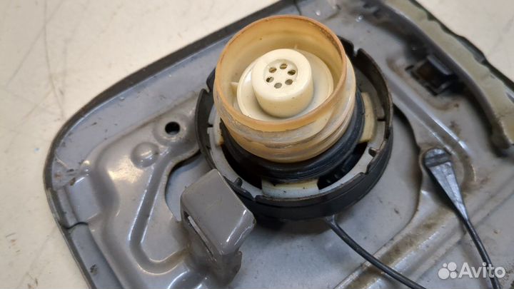 Лючок бензобака Toyota Celica