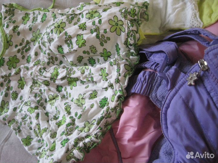 Пакет одежды на девочку комбинезон, штаны, чепчики