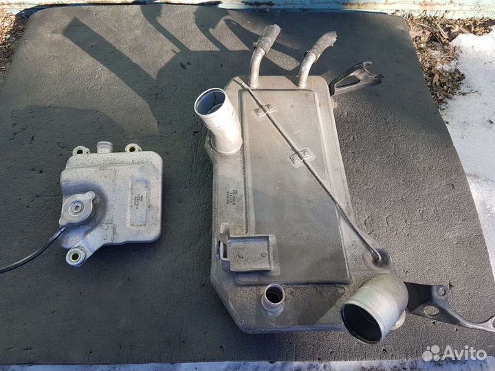 Продам интеркулер Toyota Hiace KZH 106 1kzte