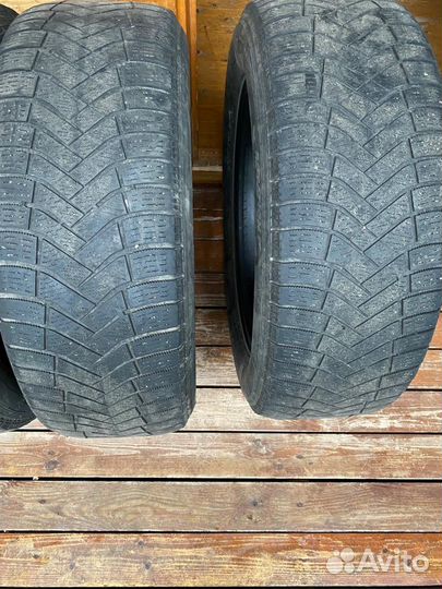 Pirelli Ice Zero 215/65 R17