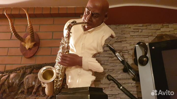 Интерьерная статуэтка