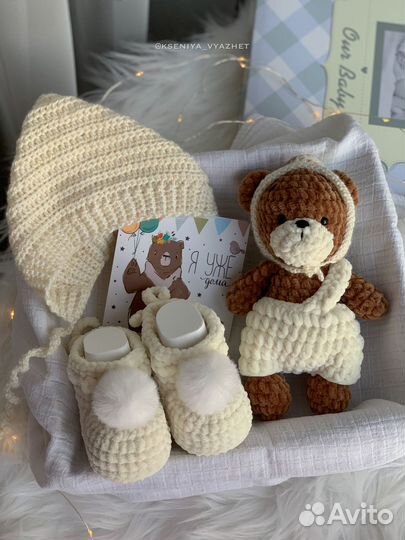 Бэби бокс: мишка, чепчик, пинетки