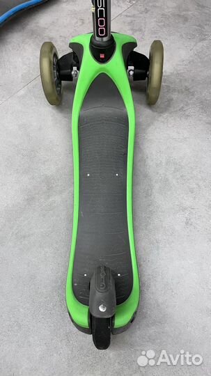 Трехколесный растущий самокат globber lights Neon