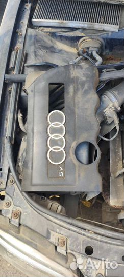 Крышка двигателя Ауди А4 Б5 1.8