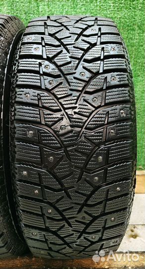 Bridgestone Blizzak Spike-02 215/60 R16