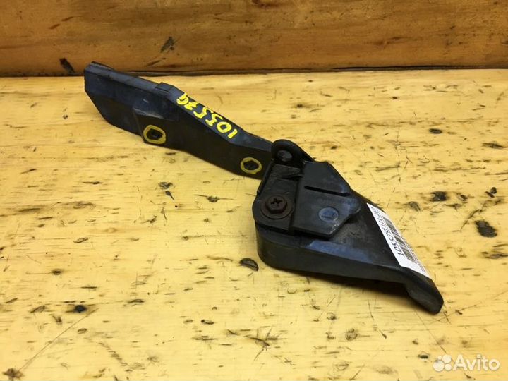 Клипса бампера передняя левая Toyota Nadia ACN10H