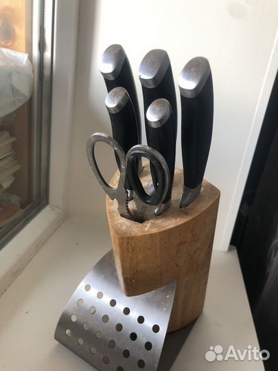Набор кухонных ножей с подставкой