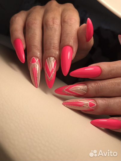 Наращивание ногтей, покрытие гель-лаком