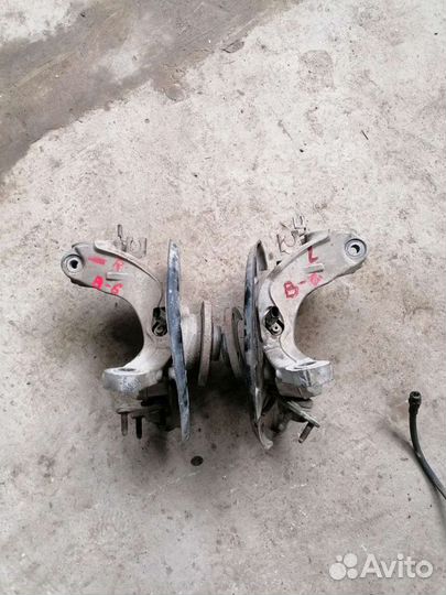 Поворотный кулак передний Фольксваген Пассат Б6