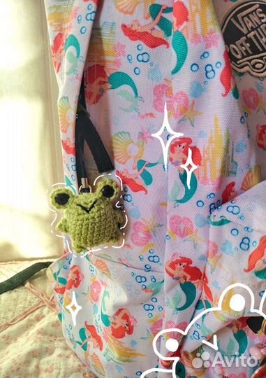 Вязанная игрушка лягушка брелок