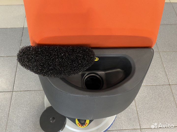 Машина поломоечная Ноблелифт NB530, сопровождаемая