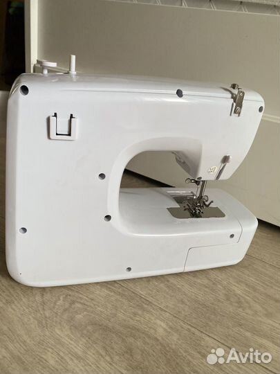 Швейная машина Tesler SM-1620