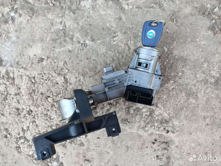 Замок зажигания Fiat Linea