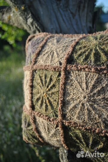 Вязаная подушка крючком 