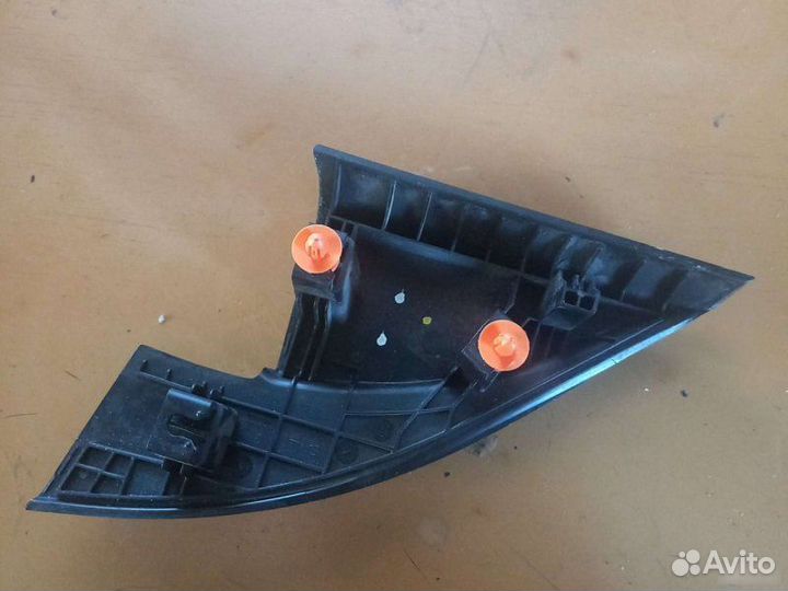 Треугольник зеркала правый Kia Rio 4