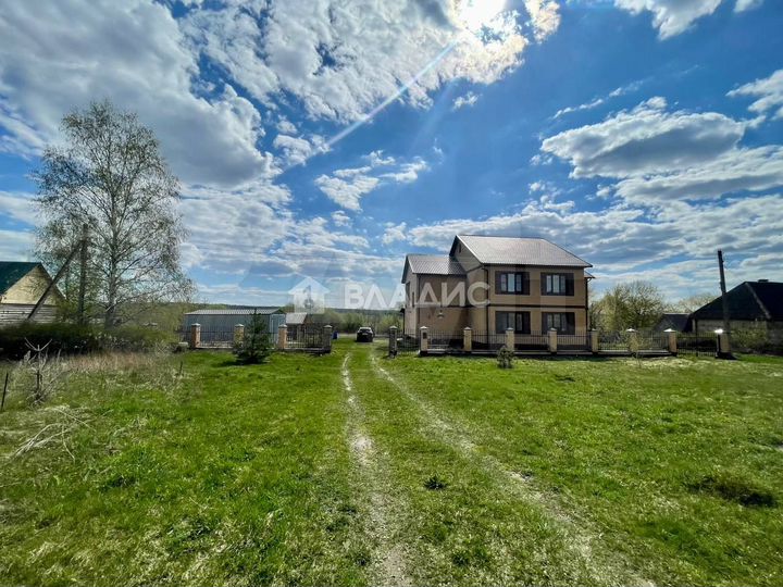 Дом 213 м² на участке 40 сот.