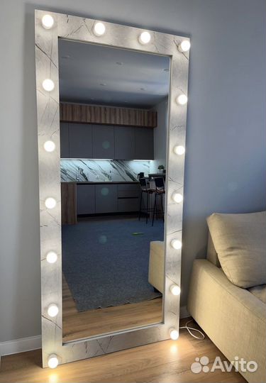 Зеркало с подсветкой новое