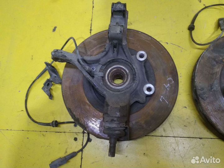 Кулак поворотный правый/левый Citroen C4 B7 Peugeo