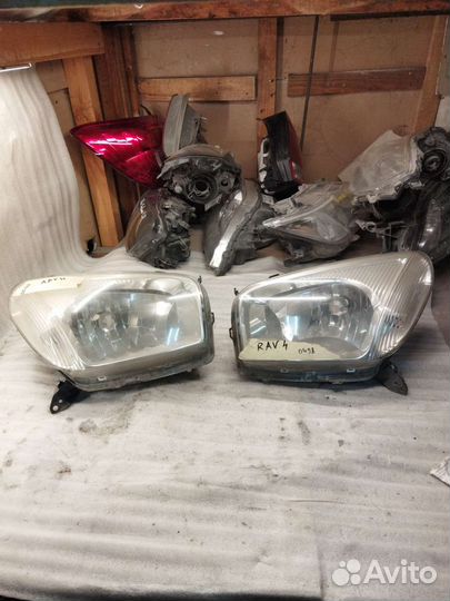 Фары Toyota RAV4 2 00-05