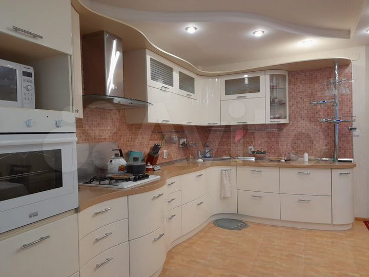 2-к. квартира, 82 м², 1/5 эт.