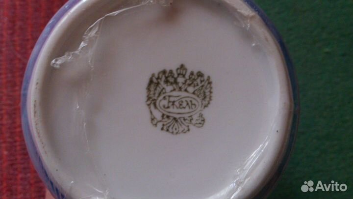 Гжель. Фарфоровая статуэтка «Дед Мороз»