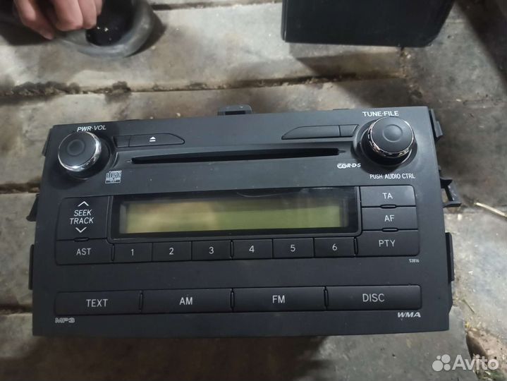 Штатная магнитола на toyota corolla 150