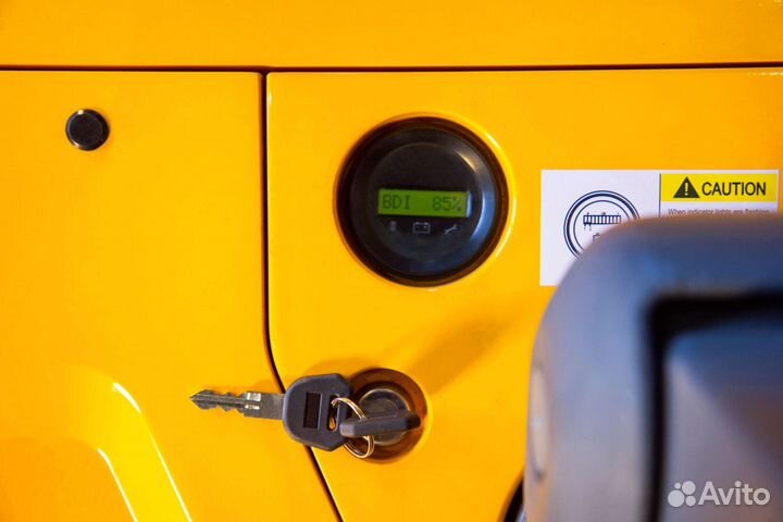 Штабелер, Штабелер самоходный 1,5 т 5 м