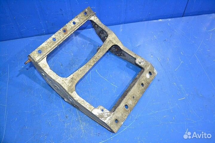 Кронштейн подножки, правый renault trucks Premium