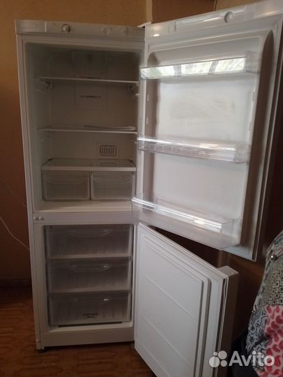Холодильник бу indesit